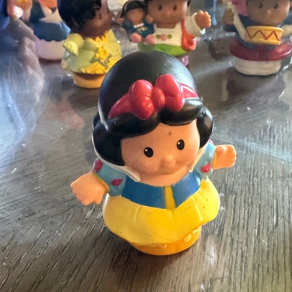 Fisher Price Little People Disney Princess Snow White Figure 2012 Toy W8771